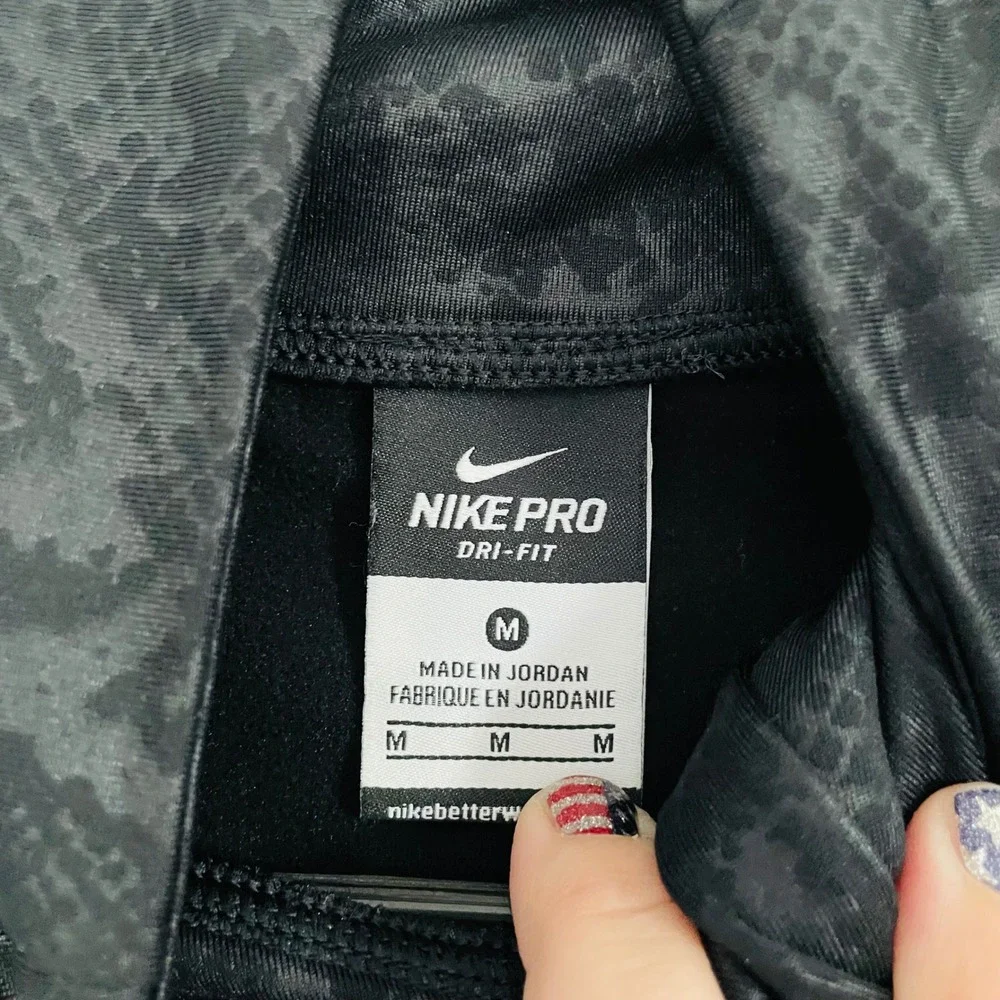 Nike Pro Dri-FIT Top Black Snakeskin Cowl Neck Thumbhole Womens Medium Running